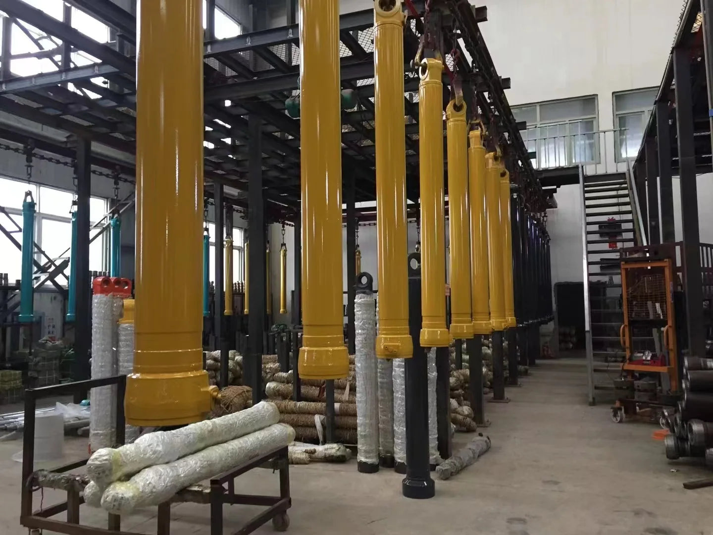 SUNORO High Quality Excavator Boom Arm Bucket Cylinder Excavator Spare Parts E320 PC200