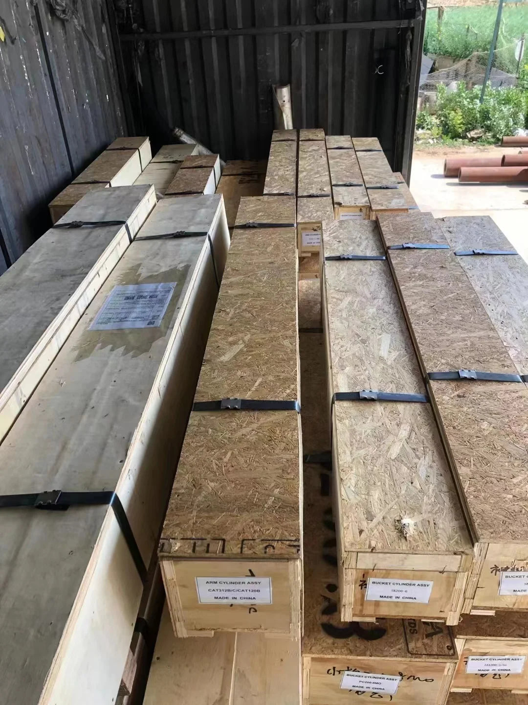 SUNORO High Quality Excavator Boom Arm Bucket Cylinder Excavator Spare Parts E320 PC200